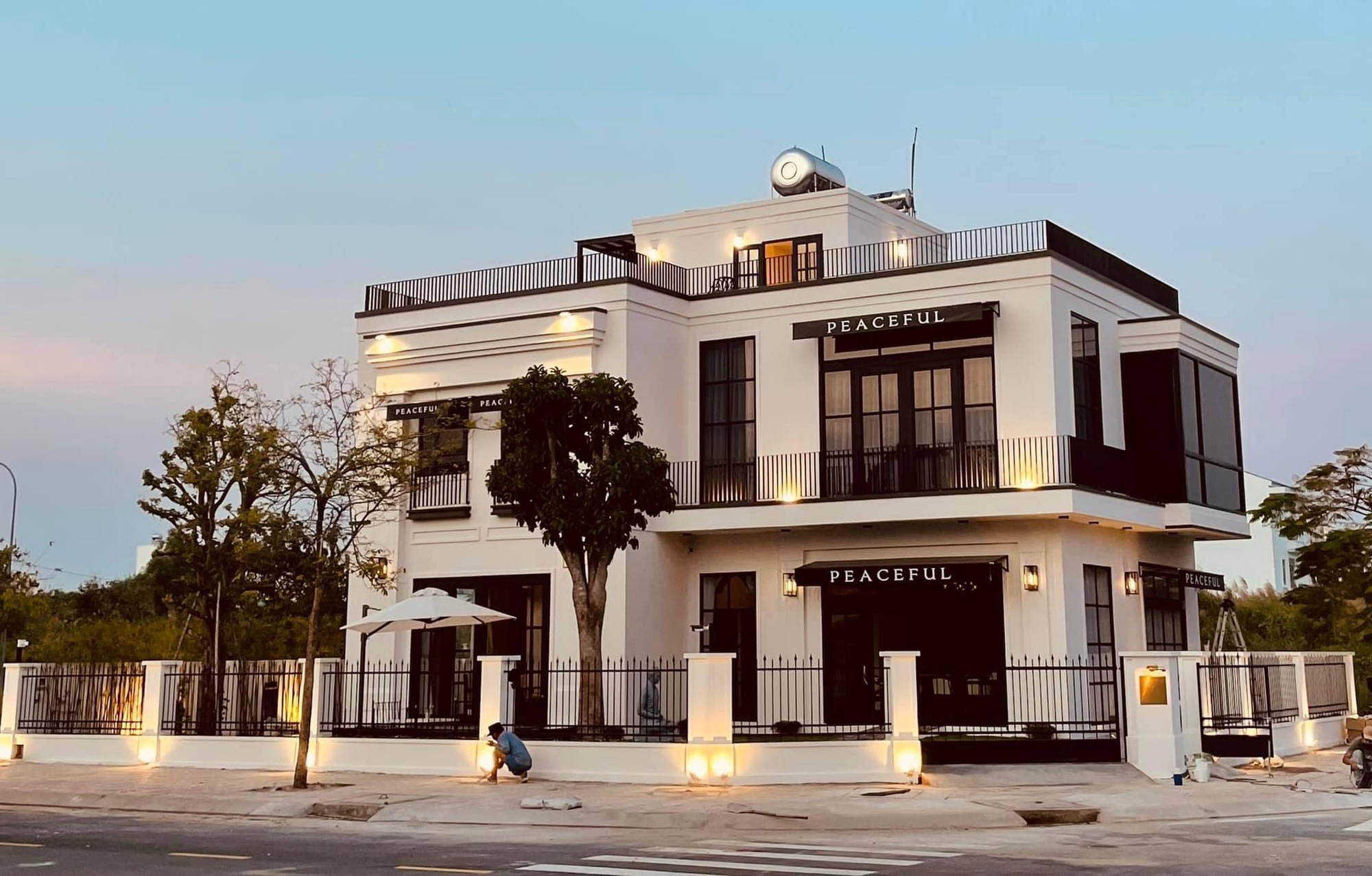 Phong cách và cảm xúc từ cổng vào
